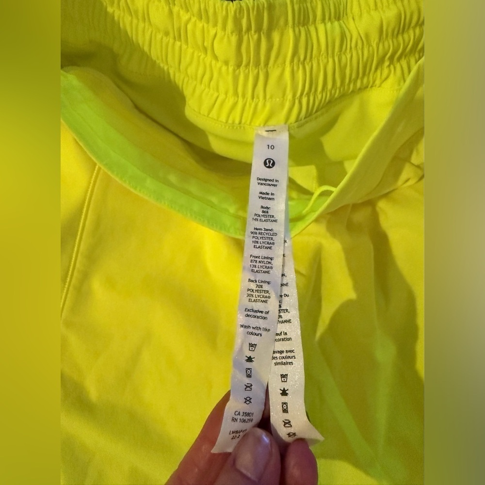 Lululemon Hotty Hot High-Rise Skirt Long Highlight Yellow Size 10 NWOT 2022 - Picture 11 of 13